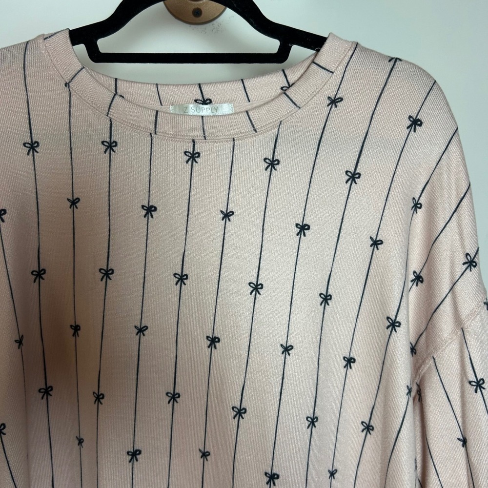 Z Supply Pink Bow Pinstripe Pullover Sweatshirt Top Large ZL2244365 Coquette - Picture 2 of 5